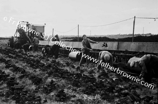 CLONSAST WINNING PEAT (TURF) BY MACHINE